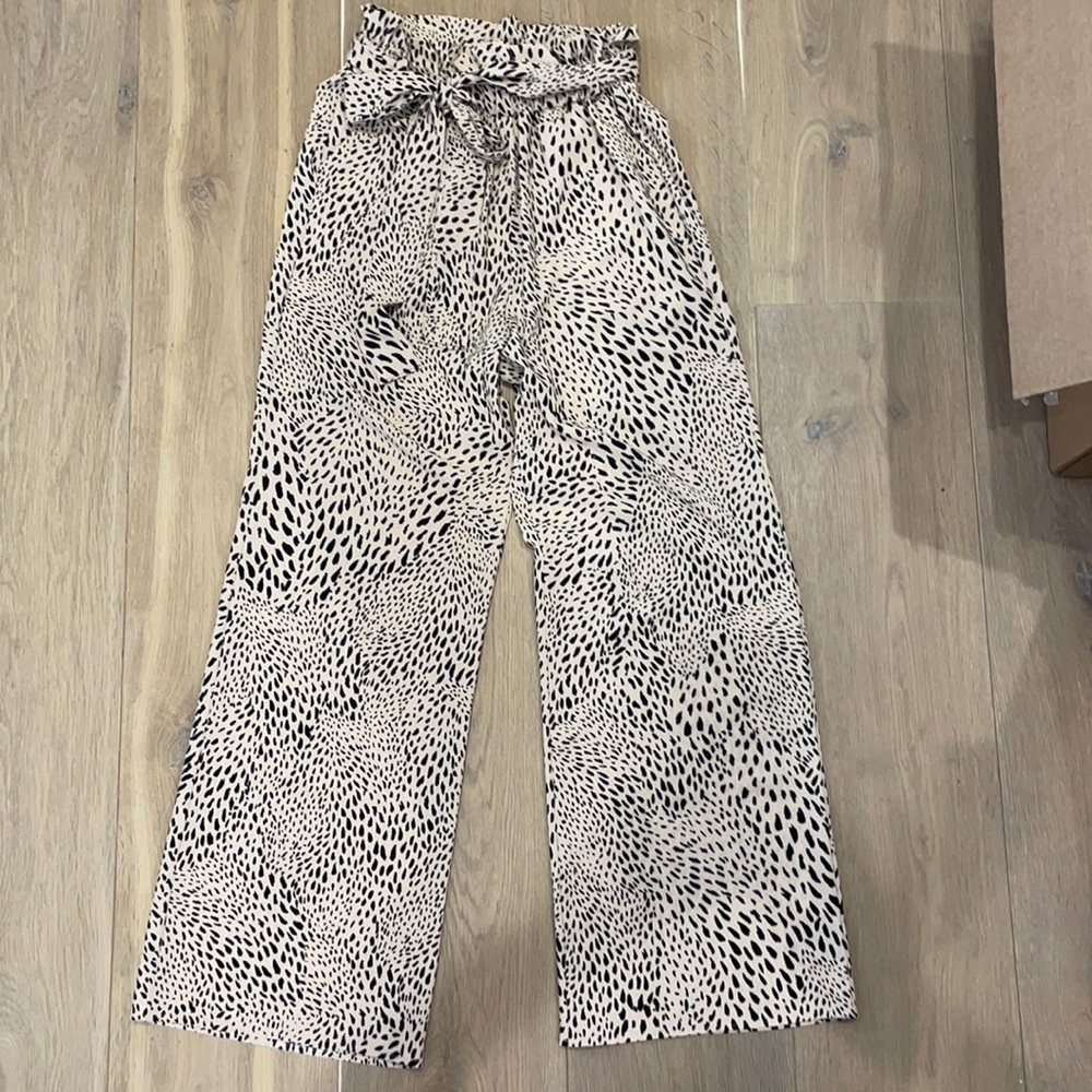 Dottie Couture wide leg beige/black printed pants